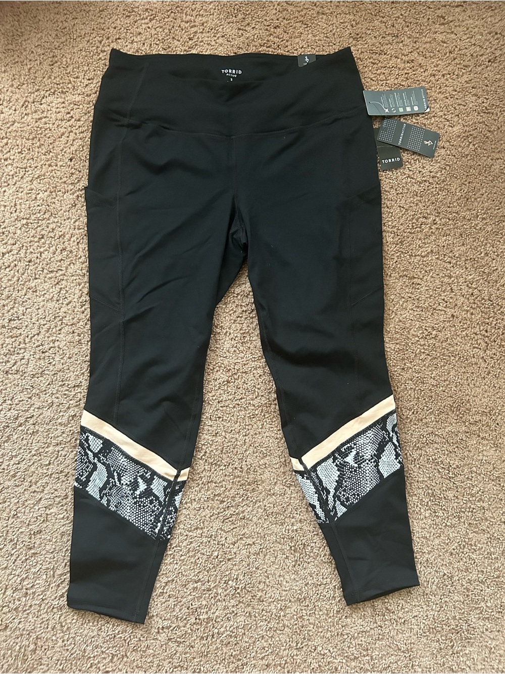 torrid Size 2 Black Leggings with Snake Print and Cream Accent, NWT